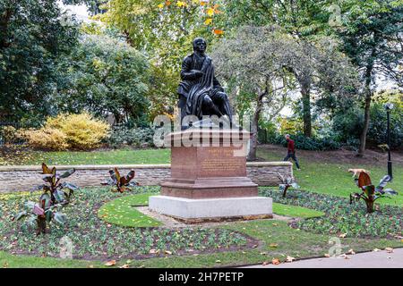 Statue von Robert Burns in Victoria Embankment Gardens, London, Großbritannien. Stockfoto