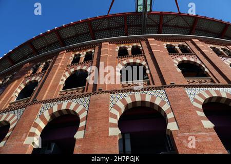 Stierkampfarena in Barcelona. Vollständiger Name auf Spanisch: Plaza de Toros de las Arenas. Es wurde 1900 eröffnet. Stockfoto