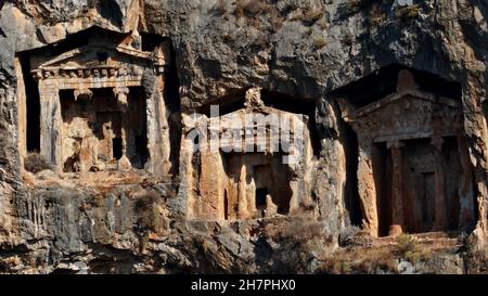 Königsgräber in der antiken Stadt Kaunos. Dalyan in der Nähe des Strandes von Iztuzu, dem Laichgebiet von Caretta Caretta. Caunos und Lykien alte Stadt. Stockfoto