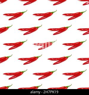 Rote Chilischote wiederholen nahtloses Muster auf weißem Hintergrund. Stockfoto
