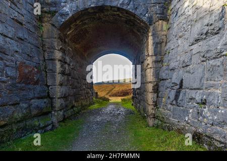 20.11.2021 Ribblehead, North Yorkshire, Großbritannien. Das Ribblehead Viadukt oder Batty Moss Viadukt führt die Settle-Carlisle-Bahn über Batty Moss im Stockfoto