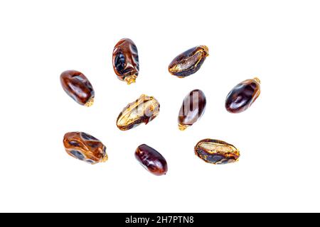 Süße getrocknete braune Datteln isoliert auf weißem Hintergrund. Stockfoto