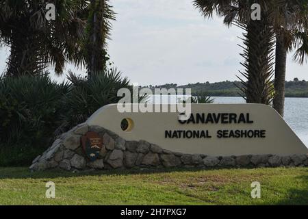 Ein Schild weist auf den Eingang zum Canaveral National Seashore, USA, hin. Stockfoto