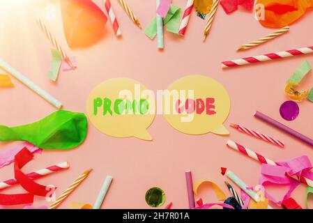 Textunterschrift mit Aktionscode. Internet-Konzept digitale Zahlen, die Ihnen gute Rabatt auf bestimmte Produkt bunte Party Sammlungen auffällig Stockfoto