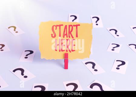 Konzeptionelle Bildunterschrift Beginnen Sie hier. Ein Konzeptfoto, das jemandem zeigt, dass dies der Ausgangspunkt für die Verarbeitung von Office-Informationen zum Ziel ist Stockfoto