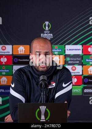 JABLONEC NAD NISOU, TSCHECHISCHE REPUBLIK - 24. NOVEMBER: Trainer Pascal Jansen während der Pressekonferenz von AZ Alkmaar vor dem Gruppenspiel der UEFA Europa Conference League zwischen FK Jablonec und AZ Alkmaar am 25. November 2021 in Jablonec nad Nisou, Tschechische Republik. (Foto von Patrick Goosen/Orange Picturs) Stockfoto