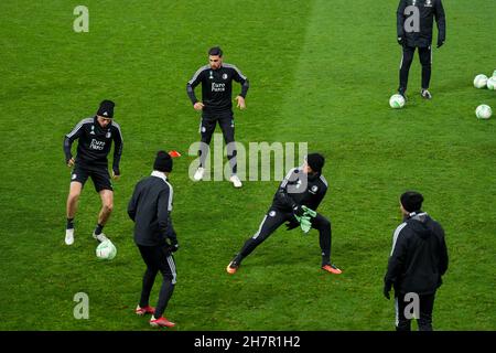 PRAG, TSCHECHIEN - 24. NOVEMBER: Alireza Jahanbakhsh von Feyenoord Rotterdam während der UEFA Conference League Pressekonferenz und Training vor dem Spiel zwischen SK Slavia Praha und Feyenoord im Sinobo-Stadion am 24. November 2021 in Prag, Tschechien (Foto: Yannick Verhoeven/Orange Picts) Stockfoto