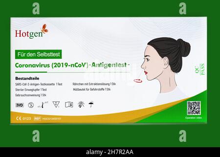 Deutschland 2021: Hotgen, Corona Rapid Home Testpaket auf weißem Hintergrund. Hogen ist ein Hersteller von medizinischen Schutzprodukten Stockfoto
