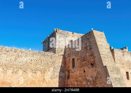 Ansicht der Verteidigungsmauern der Burg Niebla, in Huelva, Andalusien, Spanien Stockfoto