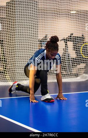 Coralie Lassource aus Frankreich beim Training der französischen Frauen-Handballmannschaft am 24. November 2021 im La Maison du Handball in Creteil, Frankreich - Foto Antoine Massinon / A2M Sport Consulting / DPPI Stockfoto