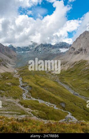 Malerische Alpenlandschaft im Nationalpark hohe Tauern bei einer Wanderung rund um den Mt. Großglockner, Österreich Stockfoto