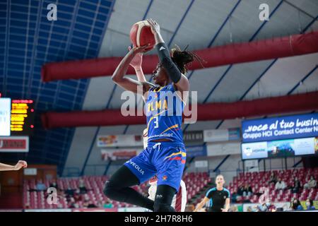 Palasport Taliercio, Venedig, Italien, 24. November 2021, Sydney Wallace (BLMA Montpellier) während Umana Reyer Venezia gegen BLMA Montpellier - Basketball Euroleague Women Championship Stockfoto