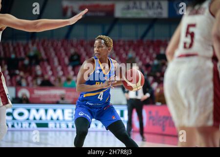 Palasport Taliercio, Venedig, Italien, 24. November 2021, Bintou Dieme-Marizy (BLMA Montpellier) während der Umana Reyer Venezia gegen BLMA Montpellier - Basketball Euroleague Women Championship Stockfoto