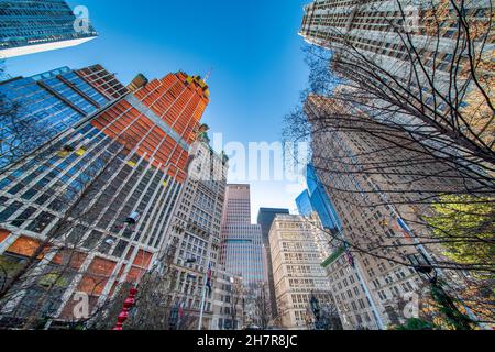 NEW YORK CITY, USA - 4th. DEZEMBER 2018: Gebäude der Innenstadt von Manhattan in der Wintersaison Stockfoto