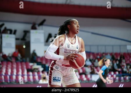 Venedig, Italien. 24th. November 2021. Kayla Thornton (Umana Reyer Venezia) während Umana Reyer Venezia gegen BLMA Montpellier, Basketball Euroleague Women Championship in Venedig, Italien, November 24 2021 Quelle: Independent Photo Agency/Alamy Live News Stockfoto