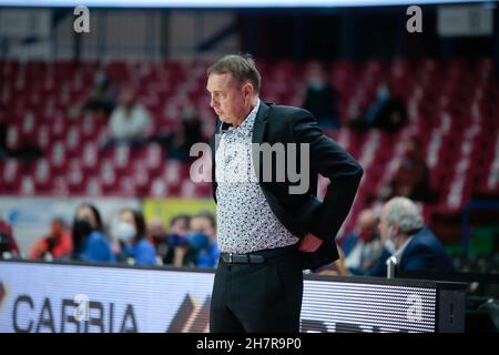 Venedig, Italien. 24th. November 2021. Valery Demory (Trainer BLMA Montpellier) während Umana Reyer Venezia gegen BLMA Montpellier, Basketball Euroleague Women Championship in Venedig, Italien, November 24 2021 Quelle: Independent Photo Agency/Alamy Live News Stockfoto