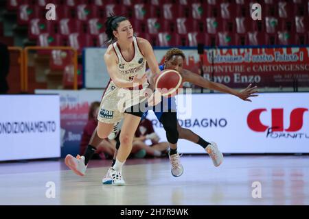 Venedig, Italien. 24th. November 2021. Debora Carangelo (Umana Reyer Venezia) während Umana Reyer Venezia gegen BLMA Montpellier, Basketball Euroleague Women Championship in Venedig, Italien, November 24 2021 Credit: Independent Photo Agency/Alamy Live News Stockfoto