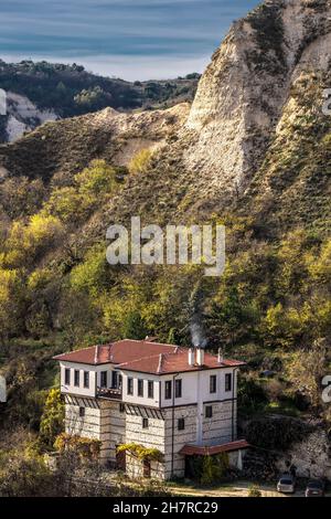 Charakteristische Architektur von Melnik, Zentrum des Weinbaus und der Weinproduktion, Bulgarien, Europa, Stockfoto