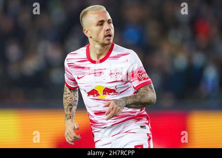 BRÜGGE, BELGIEN - 24. NOVEMBER: Angelino von RB Leipzig schaut während des UEFA Champions League Group Stage-Spiels zwischen Besiktas und Ajax am 24. November 2021 im Jan Breydelstadion in Brügge, Belgien (Foto by BSR Agency/Getty Images)*** Local Caption *** AngelinoBRUGGE, BELGIEN - 24. NOVEMBER: Angelino von RB Leipzig schaut während des UEFA Champions League Group Stagematches zwischen Club Brugge und RB Leipzig am 24. November 2021 im Jan Breydelstadion in Brügge, Belgien (Foto: Jeroen Meuwsen/Orange Picics) Credit: Orange Pics BV/Alamy Live News Stockfoto