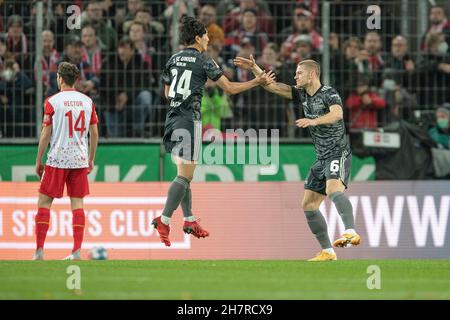 Nach seinem Ziel, es 1:1 zu schaffen, jubelt Julian RYERSON (UB, r.) mit Genki HARAGUCHI (UB) und spielt einen Freudentanz; Goaljubel; Fußball 1st Bundesliga, Spieltag 11th, FC Köln (K) - Union Berlin (UB) 2: 2, am 07.11.2021 in Köln/Deutschland. Die DFL-Vorschriften verbieten die Verwendung von Fotos als Bildsequenzen und/oder quasi-Video Stockfoto