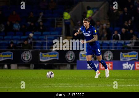 Cardiff, Großbritannien. 24th. November 2021. Aden Flint von Cardiff City in Aktion. EFL Skybet Championship match, Cardiff City gegen Hull City im Cardiff City Stadium in Cardiff, Wales am Mittwoch, 24th. November 2021. Dieses Bild darf nur für redaktionelle Zwecke verwendet werden. Nur zur redaktionellen Verwendung, Lizenz für kommerzielle Nutzung erforderlich. Keine Verwendung bei Wetten, Spielen oder Veröffentlichungen in einem Club/einer Liga/einem Spieler. PIC von Lewis Mitchell/Andrew Orchard Sports Photography/Alamy Live News Credit: Andrew Orchard Sports Photography/Alamy Live News Stockfoto