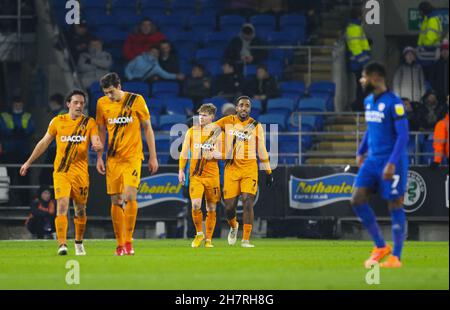 Cardiff City Stadium, Cardiff, Großbritannien. 24th. November 2021. EFL Championship Football, Cardiff City gegen Hull; Keane Lewis-Potter von Hull City feiert nach dem ersten Tor seiner Seite in der 15th, Minute, um den Score zu machen 0-1 Credit: Action Plus Sports/Alamy Live News Stockfoto