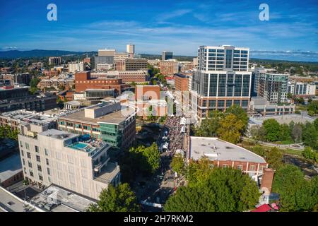 Wunderschöne Luftaufnahme von Greenville unter blauem Himmel in South Carolina Stockfoto