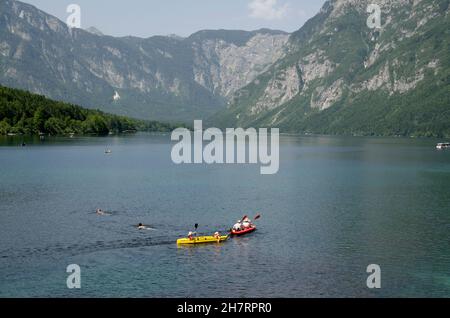 Kanufahren See Bohinj Triglav Nationalpark Slowenien Stockfoto