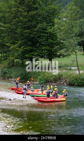 Kajakfahren auf dem Fluss Sava Bohinjika Bohinj Triglav Nationalpark Slowenien Stockfoto