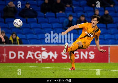 Cardiff, Großbritannien. 24th. November 2021. Jacob Greaves von Hull City in Aktion. EFL Skybet Championship match, Cardiff City gegen Hull City im Cardiff City Stadium in Cardiff, Wales am Mittwoch, 24th. November 2021. Dieses Bild darf nur für redaktionelle Zwecke verwendet werden. Nur zur redaktionellen Verwendung, Lizenz für kommerzielle Nutzung erforderlich. Keine Verwendung bei Wetten, Spielen oder Veröffentlichungen in einem Club/einer Liga/einem Spieler. PIC von Lewis Mitchell/Andrew Orchard Sports Photography/Alamy Live News Credit: Andrew Orchard Sports Photography/Alamy Live News Stockfoto