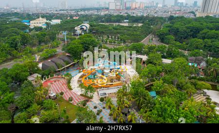 Luftaufnahme von Ancol Beach, North Jakarta. JAKARTA - Indonesien. 25. November 2021 Stockfoto