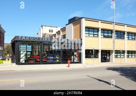 FARGO, NORTH DAKOTA - 4 Okt 2021: Fargo Fire Department Station #1, dient hauptsächlich der Innenstadt. Stockfoto