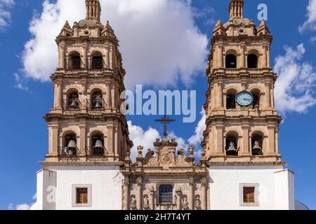 Mexiko, katholische Kirche der Kathedrale Basilika von Durango im kolonialen historischen Stadtzentrum gegenüber Durango Central Square Plaza de Armas. Stockfoto