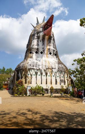 MAGELANG, INDONESIEN - 02. Sep 2017: Das ungewöhnliche Gebäude der Chicken Church (Gereja Ayam) in der Nähe von Borobudur in Zentral-Java, Indonesien. Stockfoto