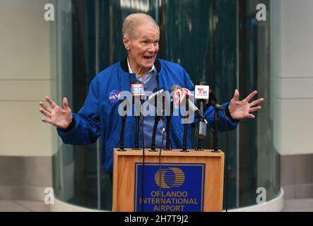 In einer Pressekonferenz auf dem Orlando International Airport kündigt NASA-Administrator Bill Nelson die Implementierung einer von der NASA entwickelten Flugplanungstechnologie für alle Flughäfen im ganzen Land im Jahr 2023 an.das Luftraum-Technologie-Demonstrationssystem 2 (ATD-2) wurde im September an die Federal Aviation Administration (FAA) übertragen. Diese Technologie wird es den Flugzeugen ermöglichen, direkt zum Start auf die Startbahn zu Rollen, um übermäßige Ausfahrzeiten und Wartezeiten zu vermeiden und so den Kraftstoffverbrauch, die Emissionen und die Verspätungen der Passagiere zu reduzieren. (Foto von Paul Hennessy/SOPA Images/Sipa USA) Stockfoto