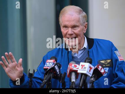 NASA-Administrator Bill Nelson kündigt während einer Pressekonferenz am Orlando International Airport die Implementierung einer von der NASA entwickelten Flugplanungstechnologie für alle Flughäfen im ganzen Land im Jahr 2023 an.das Luftraum-Technologie-Demonstrationssystem 2 (ATD-2) wurde im September an die Federal Aviation Administration (FAA) übertragen. Diese Technologie wird es den Flugzeugen ermöglichen, direkt zum Start auf die Startbahn zu Rollen, um übermäßige Ausfahrzeiten und Wartezeiten zu vermeiden und so den Kraftstoffverbrauch, die Emissionen und die Verspätungen der Passagiere zu reduzieren. (Foto von Paul Hennessy/SOPA Images/Sipa USA) Stockfoto