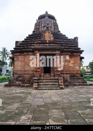 Front façade des Jagamohana des Rajarani-Tempels. 11th Jahrhundert Odisha Stil Tempel gebaut stumpfen roten und gelben Sandstein, Bhubaneswar, Odisha, Indien. Stockfoto