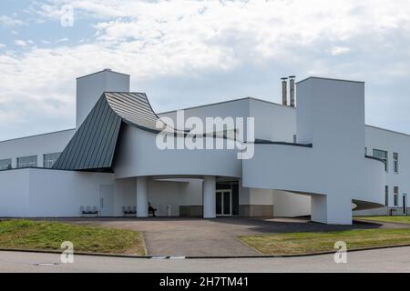 Weil am Rhein, Deutschland-September 2021; Blick auf den Eingang des Vitra Design Museums und Fabrikgebäude für Möbel und Beleuchtung vom Architekten Fr. Stockfoto