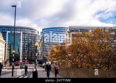 Waterloo London England, November 21 2021, Park Plaza Hotel und Urbanest Student Accommodation Wohngebäude Waterloo London Stockfoto