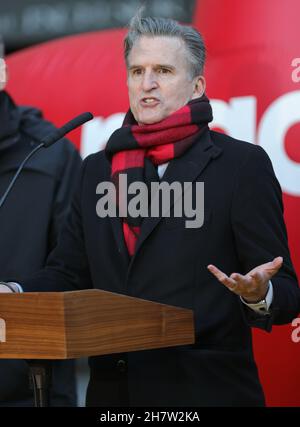 New York, NY, USA. 24th. November 2021. Central Park West, New York, USA, 24. November 2021 - Jeff Gennette, Chairman und CEO von Macys, während einer Pressekonferenz auf der Macys Thanksgiving Day Parade Balloon Inflation Feier auf der Upper West Side von New York City.Foto: Luiz Rampelotto/EuropaNewswire.BILDNACHWEIS ERFORDERLICH. (Bild: © Luiz Rampelotto/ZUMA Press Wire) Stockfoto