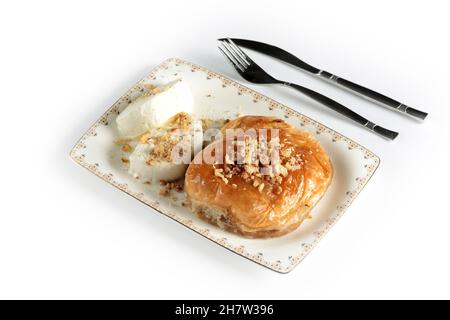 Türkische Dessertsac Arasi mit Pistazie. Türkei Konya. Stockfoto