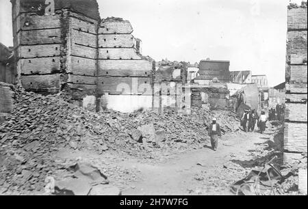 MASSAKER VON ADANA am 1909. April. Straßenszene im Juni 1909 nach der Tötung hauptsächlich armenischer Christen. Stockfoto