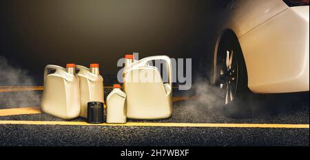 Goldene Gallone Schmiermittel und ein Autoölfilter wurden auf der asphaltierten Straße mit Rauch- und Kopierraum oben platziert Stockfoto