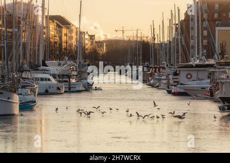 Gefrorenes Boot und Schiffskanal in Christianshavn - Kopenhagen Dänemark Stockfoto