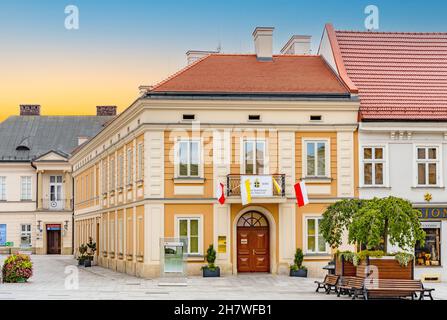 Wadowice, Polen - 27. August 2020: Familienhaus von Karol Wojtyla, später Papst Johannes Paul II., heute Heiliges Vater Familienheim Museum auf dem Marktplatz Stockfoto