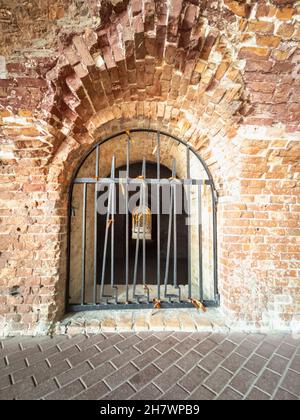 Brest, Weißrussland - August 2021: Gedenkmuseum Komplex Festung Brest. Geschichte des Zweiten Weltkriegs. Architektonische Elemente. Horizontales Foto. Stockfoto