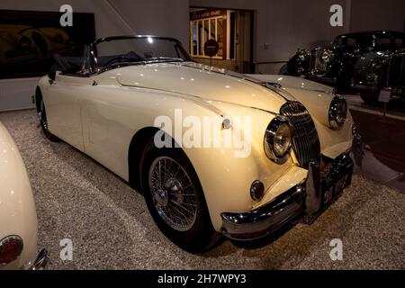 Ein Sportwagen von Jaguar XK150 aus dem Jahr 1959 wird im Haynes International Motor Museum, Sparkford, Yeovil, Somerset ausgestellt Stockfoto