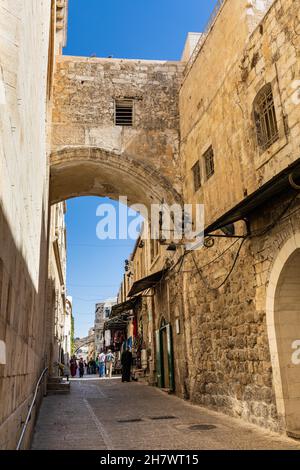 Jerusalem, Israel - 12. Oktober 2017: Ecce Homo Arch, Rest des römischen Kaiser Hadrian Aelia Capitolina Viertel in der Via Dolorosa Straße in je Stockfoto