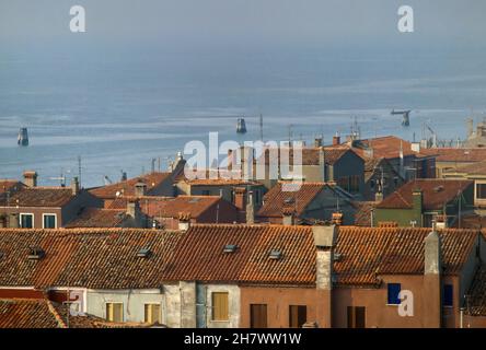 - il paese di Pellestrina, sull'isola che separa la laguna di Venezia dal Mare - das Dorf Pellestrina, auf der Insel, die die Lagune von Venedig vom Meer Italia trennt Stockfoto