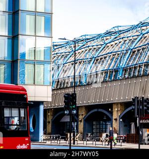 Waterloo London England, 21 2021. November, Park Plaza County Hall Hotel und Leake Street Arches Stockfoto